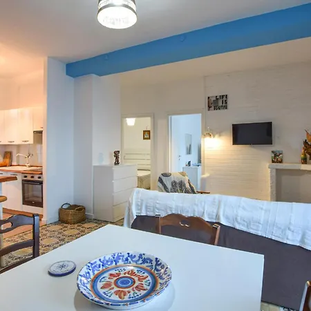 Apartment 2 Bedroom Cozy In Caminia